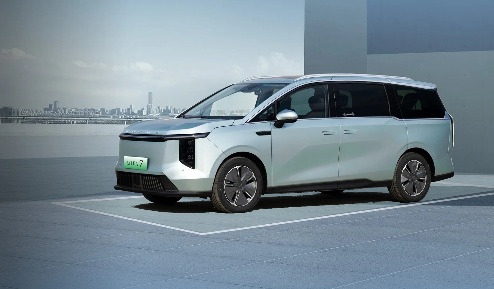 MAXUS MIFA 7 electric MPV
